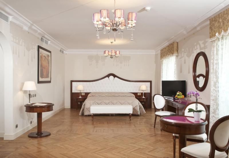 Junior Suite image 2