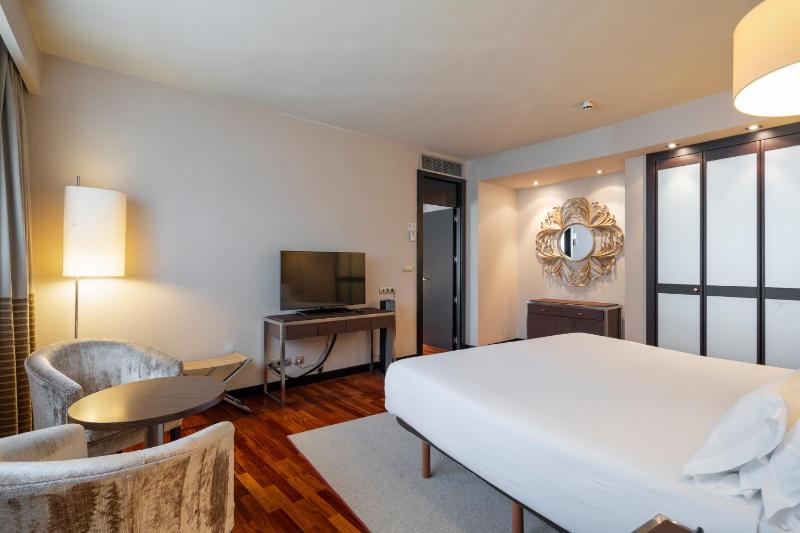 Deluxe Room image 4