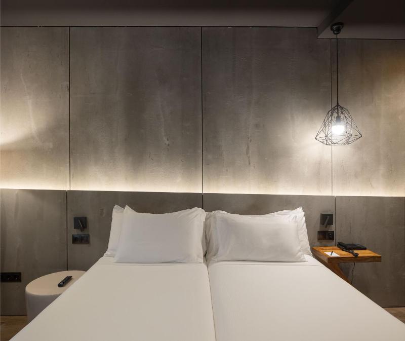 Double Room with Street View image 1