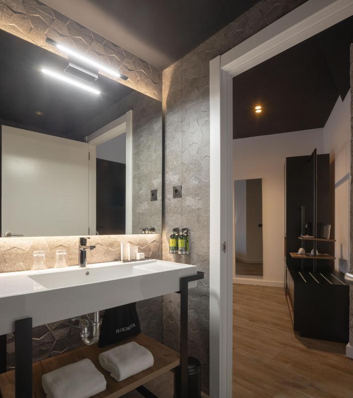 Double Room with River View image 4