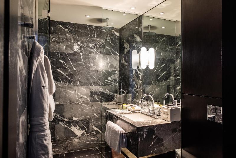 Superior King Room image 2