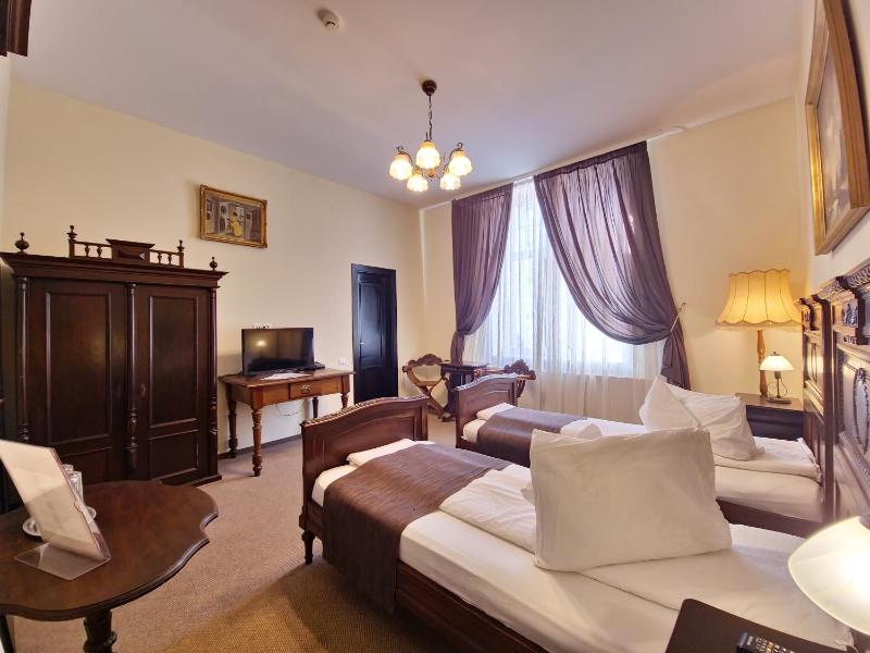 Double or Twin Room image 2