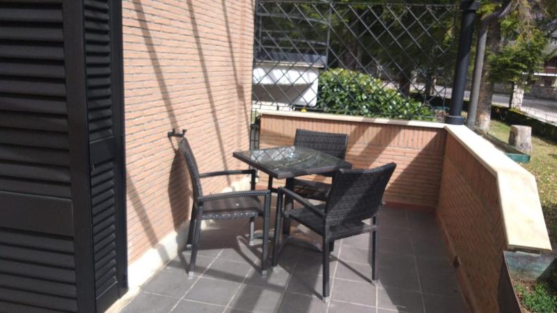 Double Room with Balcony image 3