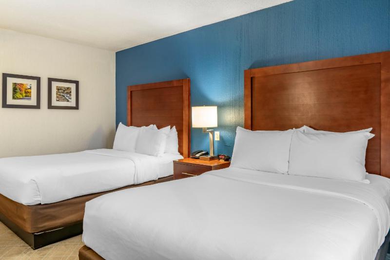 Double Room with Two Double Beds - Accessible/Non-Smoking image 3
