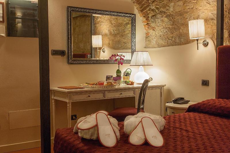 Superior Double Room image 3