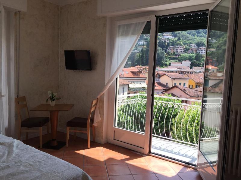 Double Room image 2