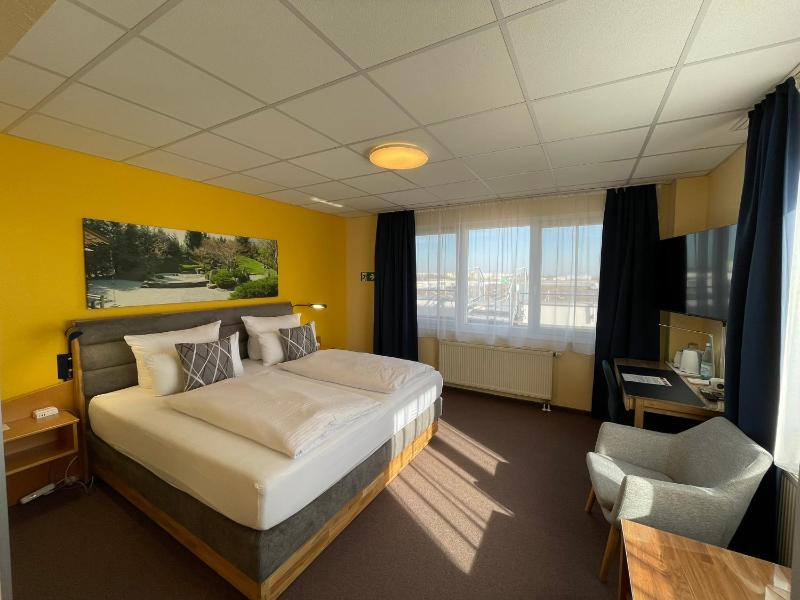 Business Double Room image 1