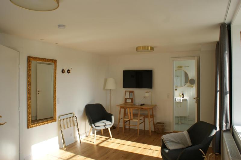 Superior Double Room with Balcony image 1