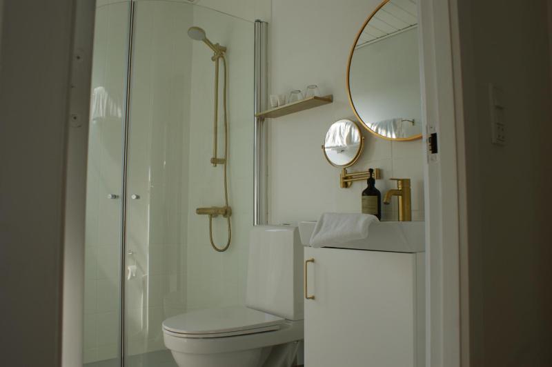 Superior Double Room with Balcony image 3