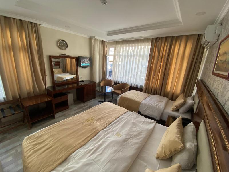 Standard Double Room image 3