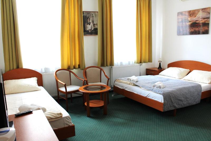 Triple Room image 2