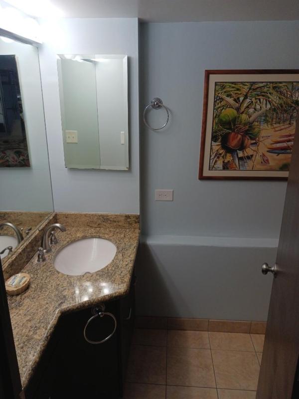 Diamond Head Beach Hotel - image 5