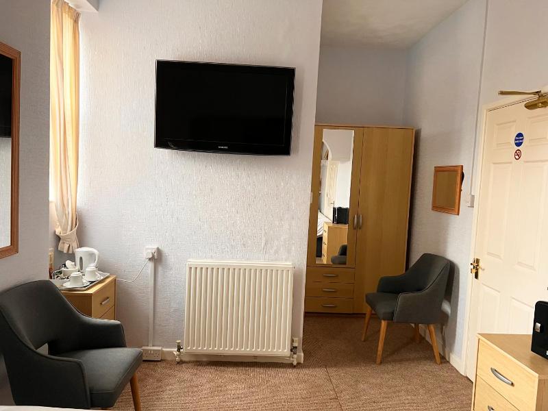 Twin Room image 2