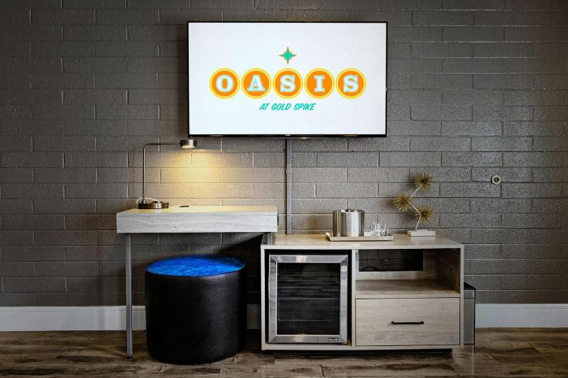 Poolside King Suite image 3