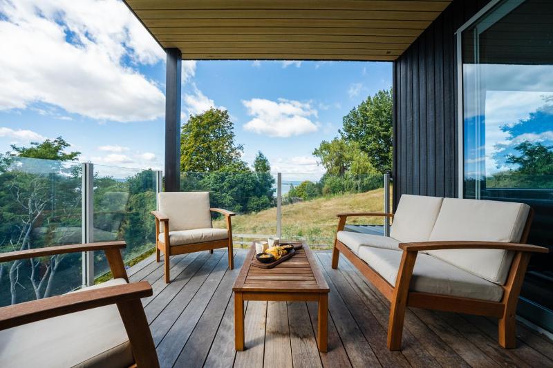 Hideaway at the Bay - with Hot Tub - image 16