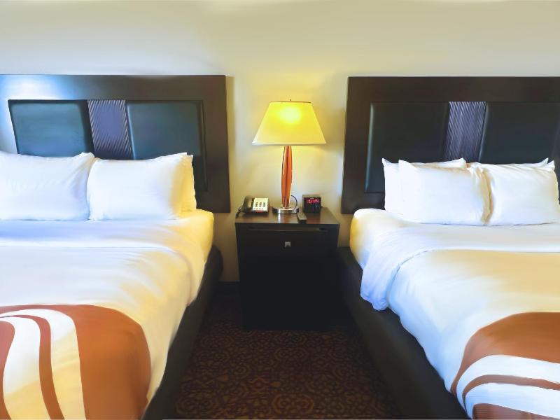 Standard Queen Room with Two Queen Beds - Non Smoking  image 1