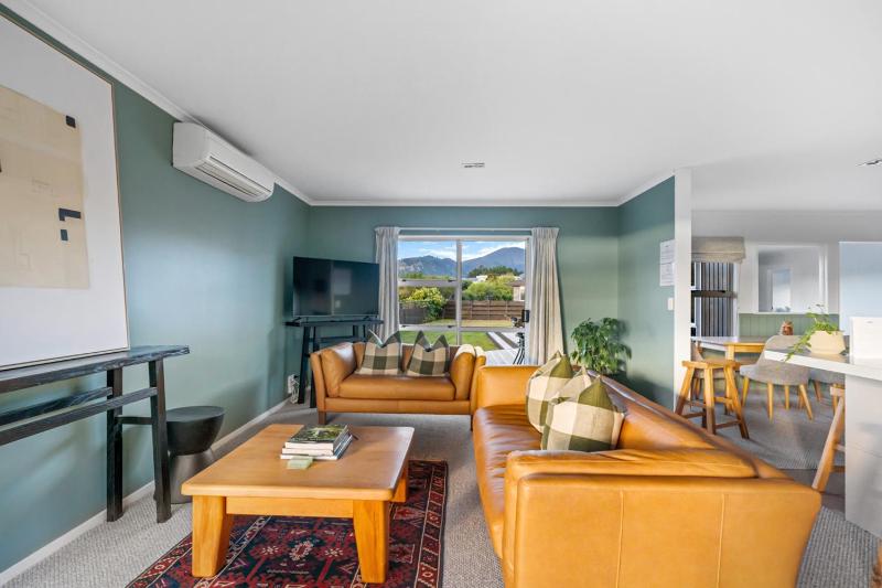 Retreat on Harvey Street - image 11
