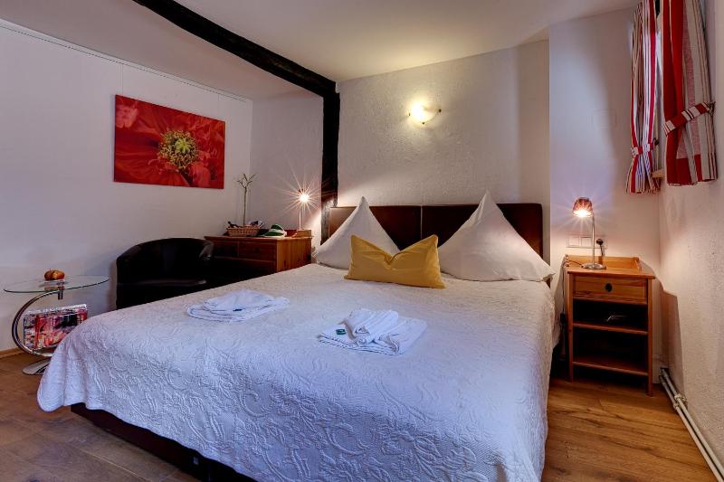 Standard Double Room image 3