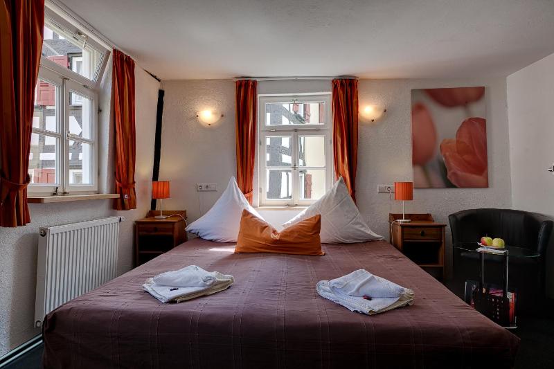 Single Room with Private Bathroom image 2