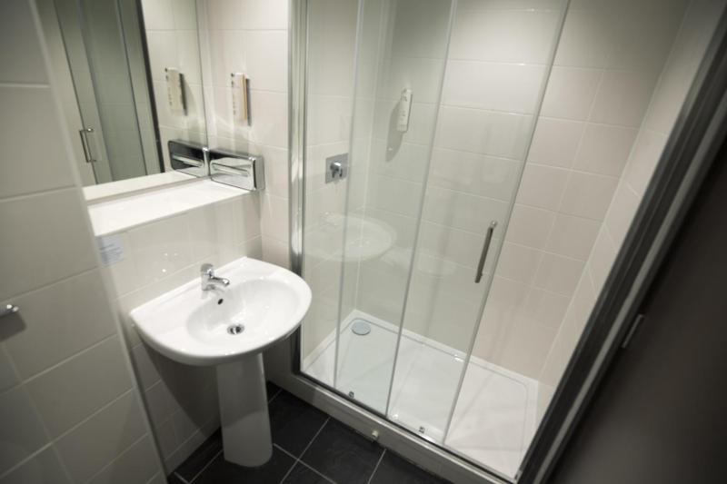 Twin Room image 2