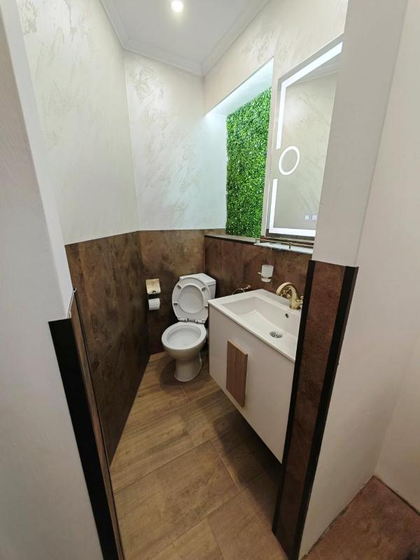Central 1-BR Apartment - image 12