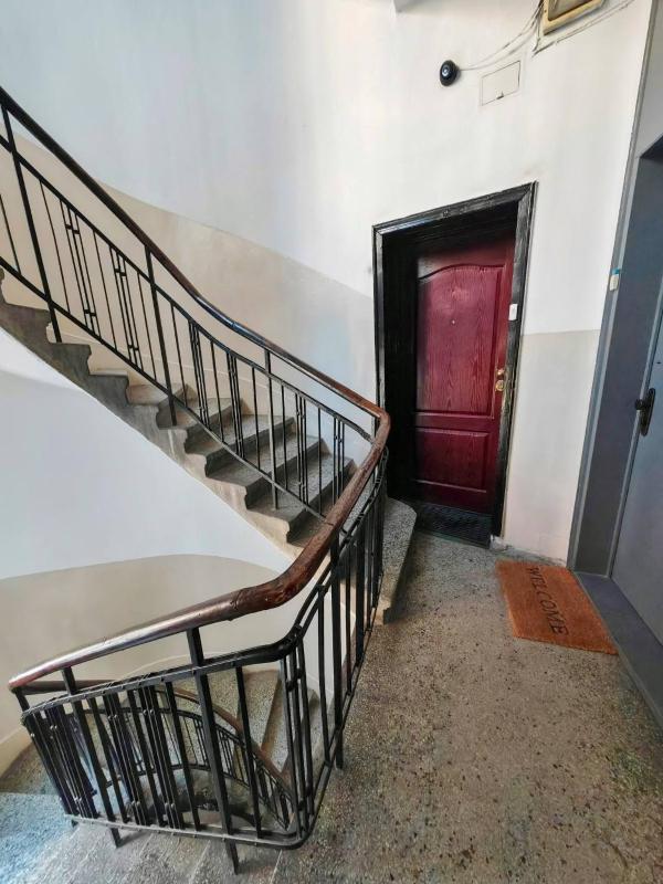 Central 1-BR Apartment - image 1