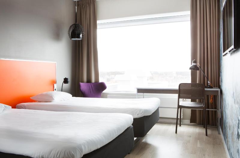 Standard Twin Room image 4