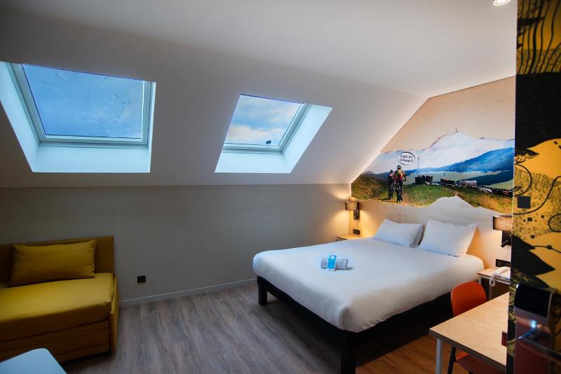 Family Room with sofa bed image 3