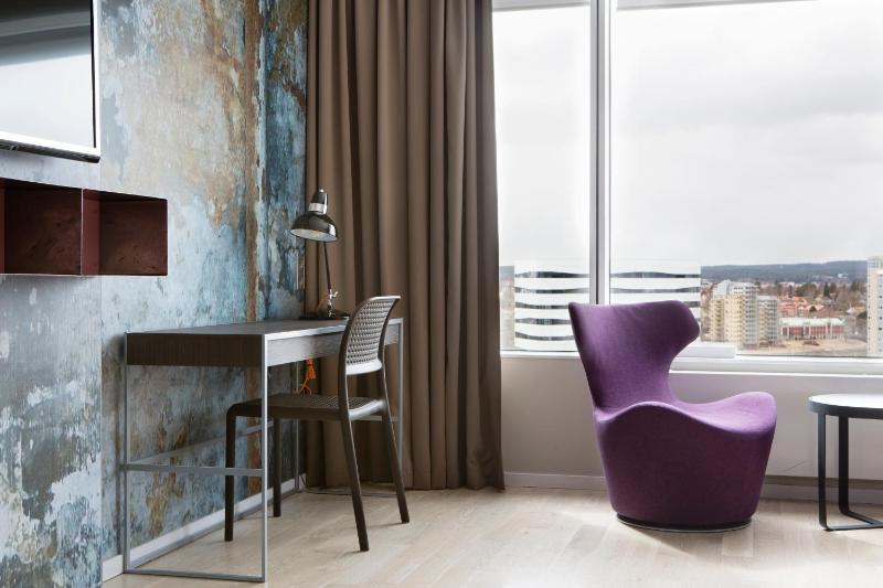Standard Twin Room image 3