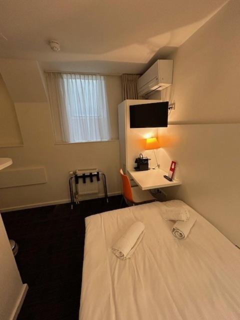 Multatuli Hotel - image 16