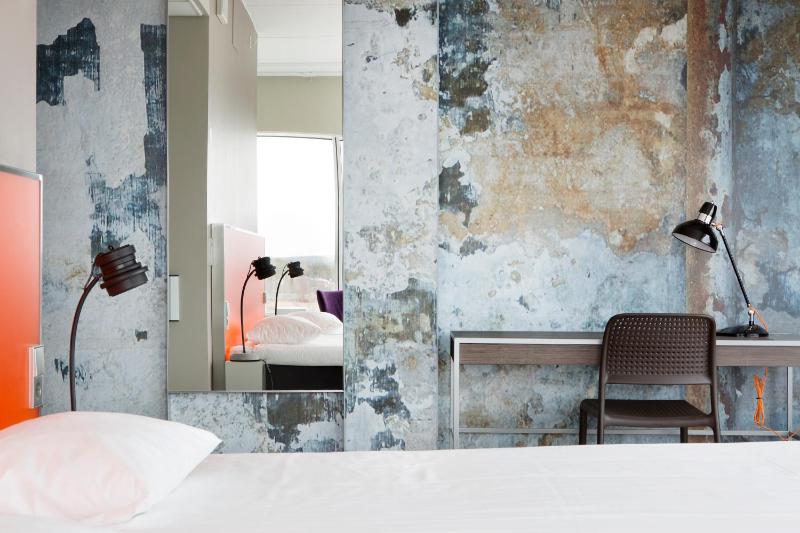 Standard Double Room image 3