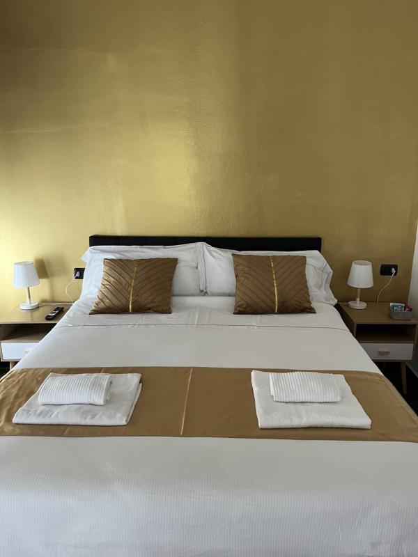 Genova Gold Rooms - image 12