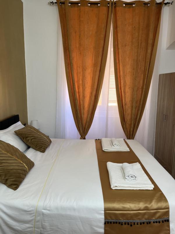 Genova Gold Rooms - image 15