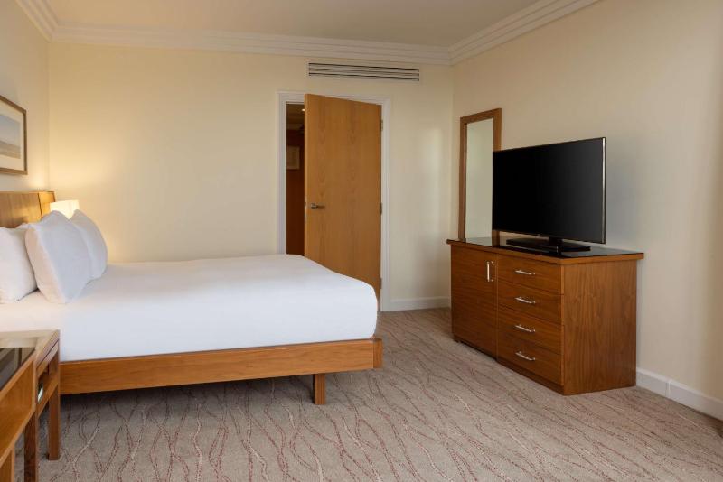 Deluxe Double Corner Room image 4