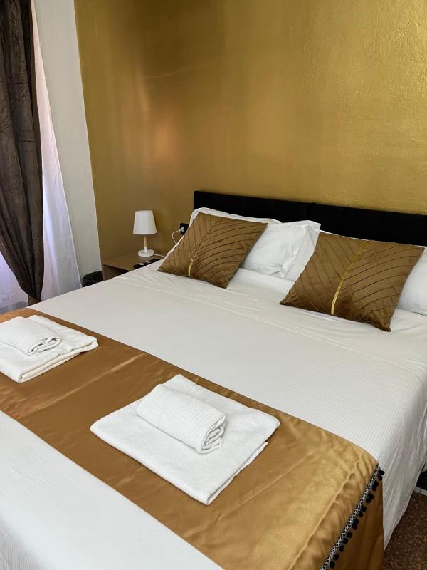 Genova Gold Rooms - image 8
