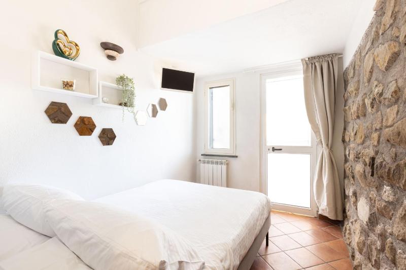 Basic Double Room image 1