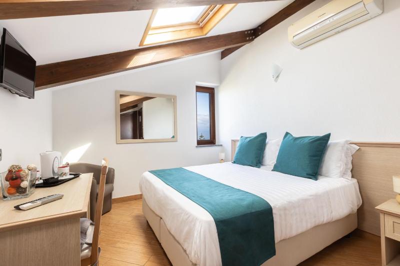 Classic Double Room image 1