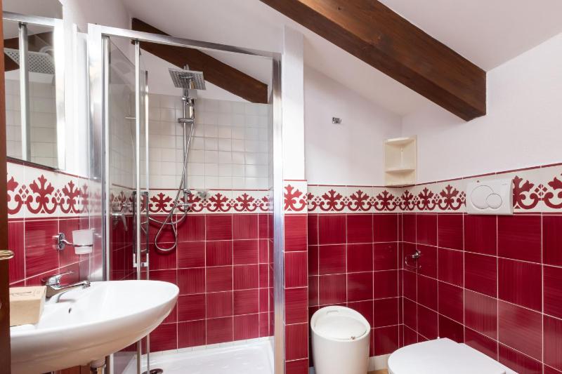 Classic Triple Room image 2