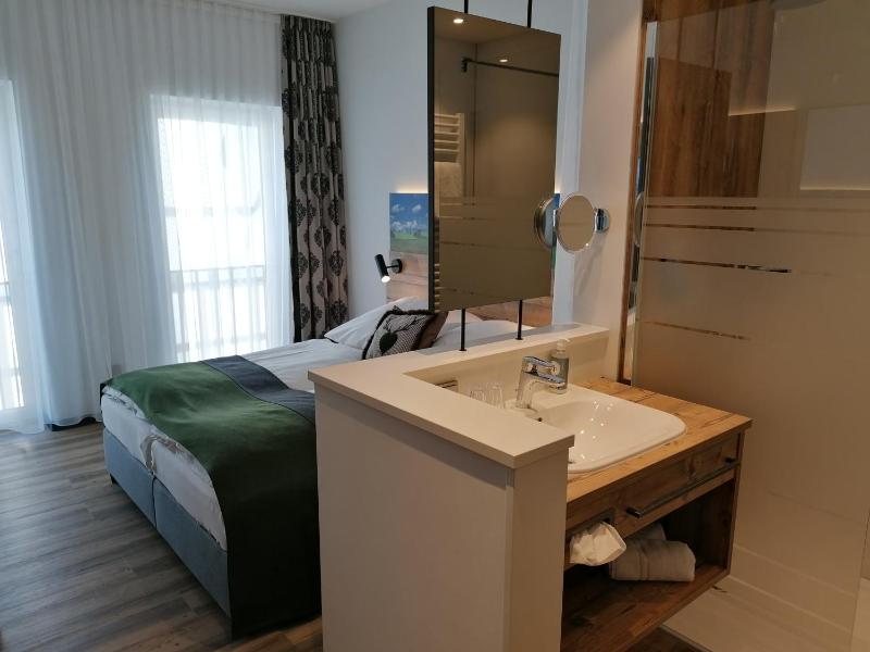 Economy Double Room image 1