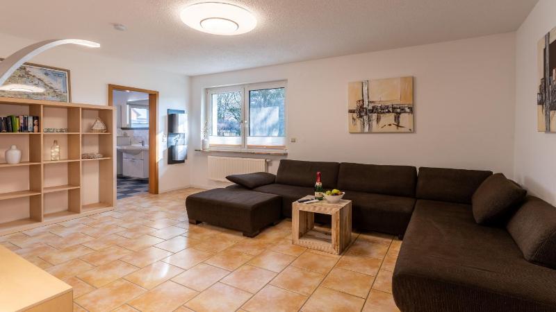 Haus 5 Elemente- Fewo Feuer mit Terrasse Bio-Kamin und 2 Schlafzimmer - image 1