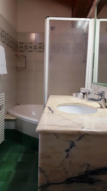 Superior Double Room with Lake View image 4
