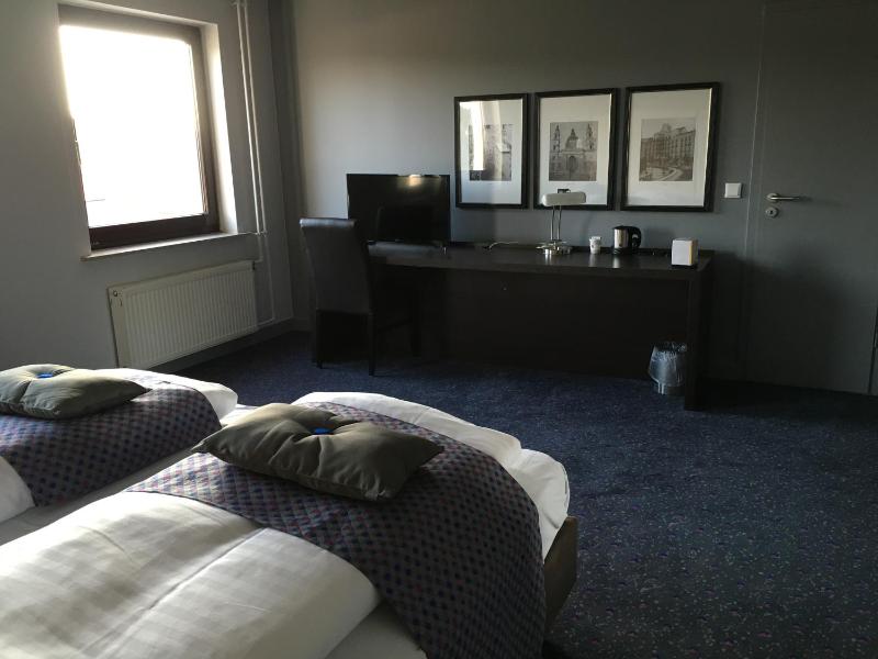 Commodore Room image 1