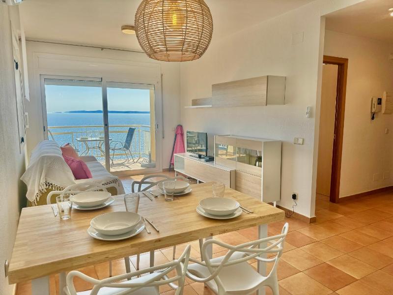 One-Bedroom Apartment image 4