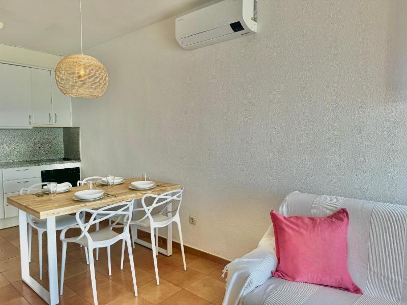 One-Bedroom Apartment image 2