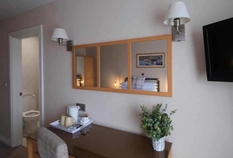 Double Room with Private Bathroom image 3