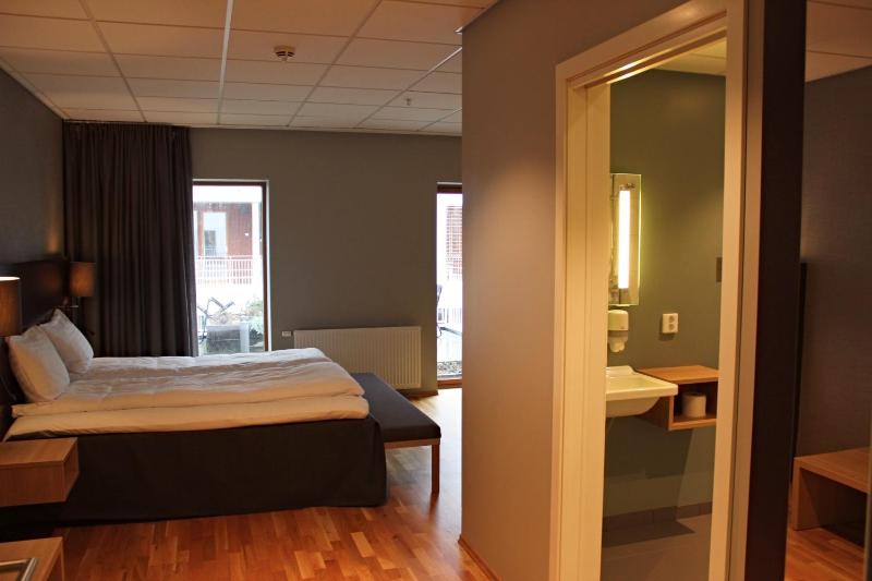 Large Double Room image 4