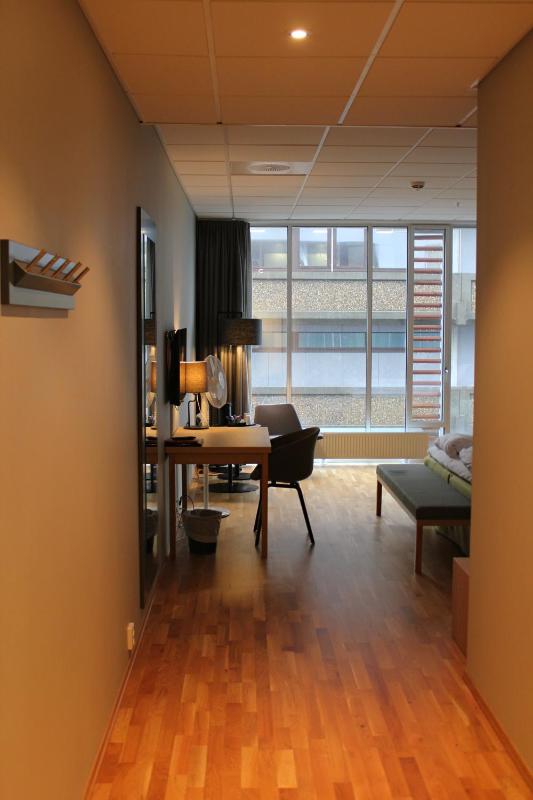 Family Room image 2