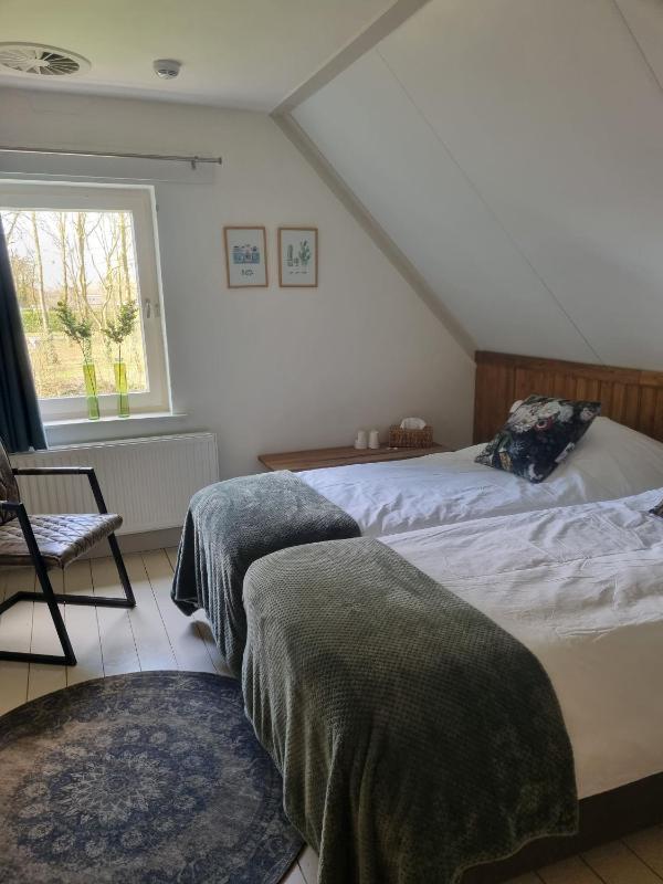 Double Room with Shared Bathroom image 3