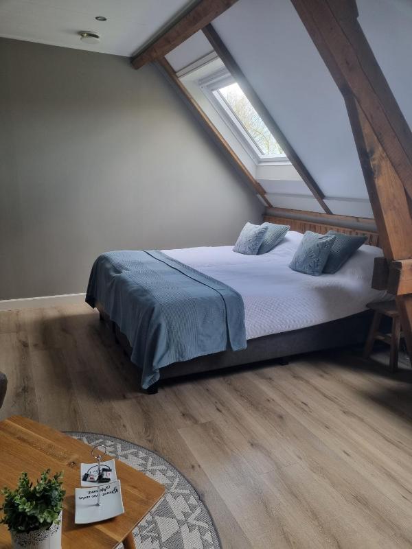 Triple Room with Private Bathroom image 3