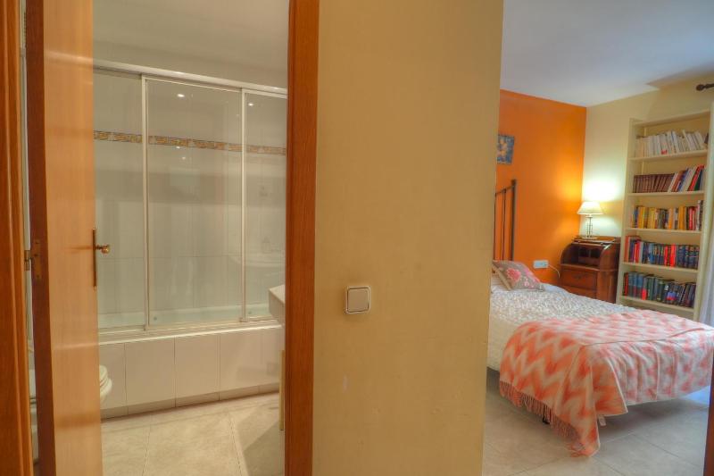Center Family Apartment by Hello Homes Sitges - image 8